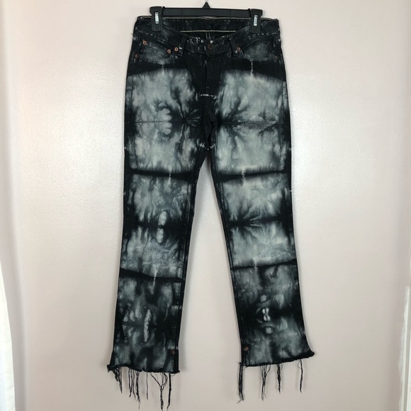 Levis X UO | Tie Dye Distressed Cutoff Denim - Picture 2 of 6
